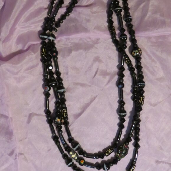Vintage Vari-colour & Shape Black Glass Beads 3-strand Necklace (K752) - Picture 2 of 9